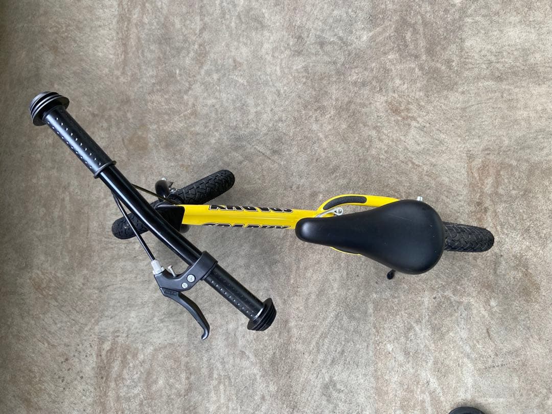 【送料込•中古】ブレーキ付きキッズバイクスパーキーSPARKYとヘルメットセット