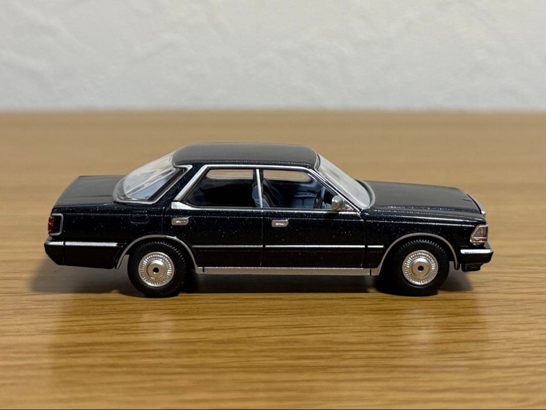TLVN ニッサン グロリア HT V20 グランデージ 1/64 86年式