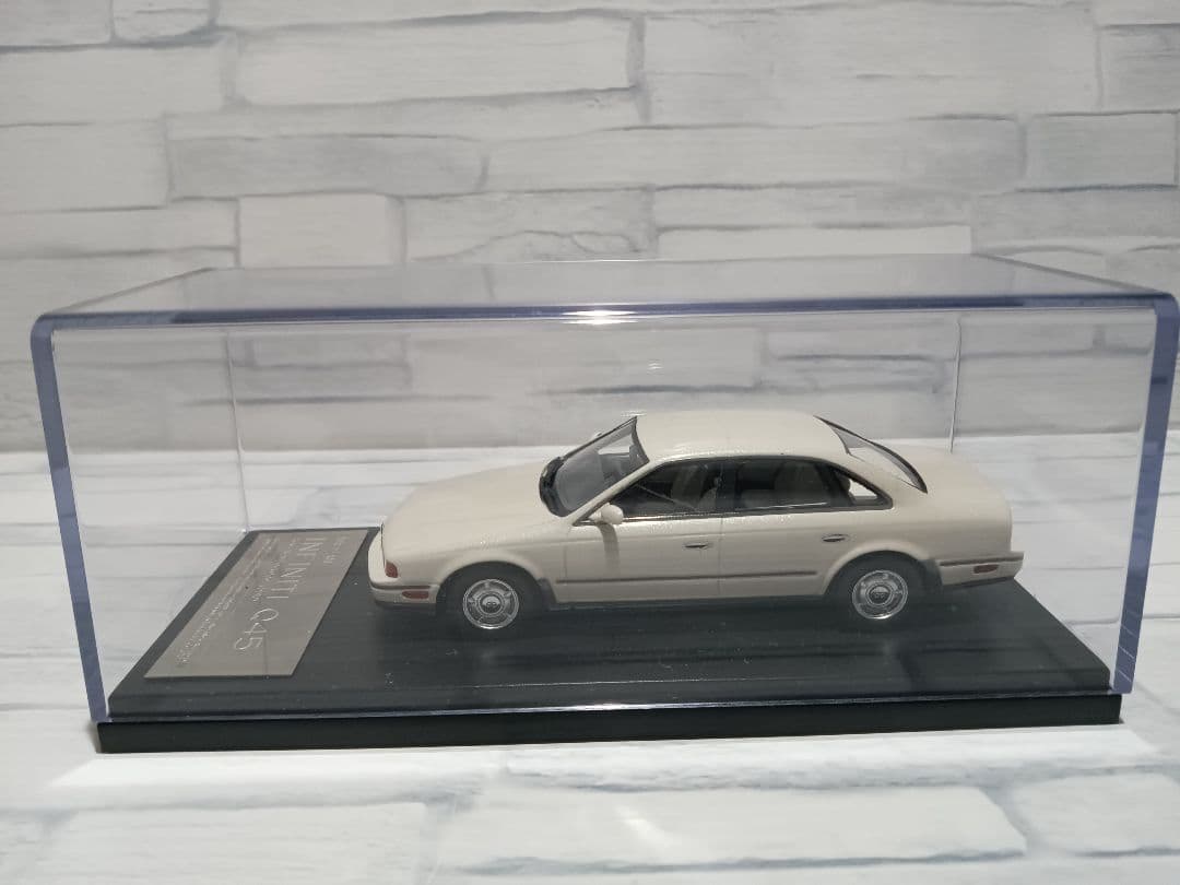 1/43 ハイストーリー　日産　インフィニティ　Q45 ミニカー　ホワイト