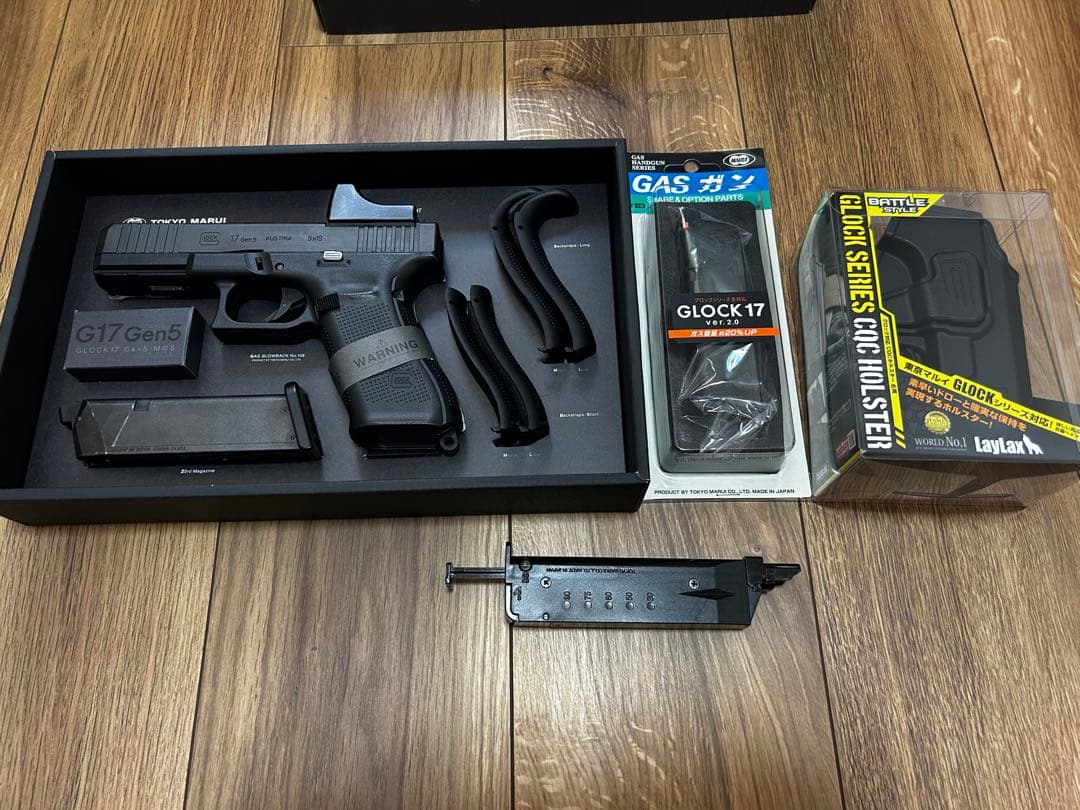 グロック17 Gen5 (東京マルイ) サイト・予備マガジン・ホルスター付き