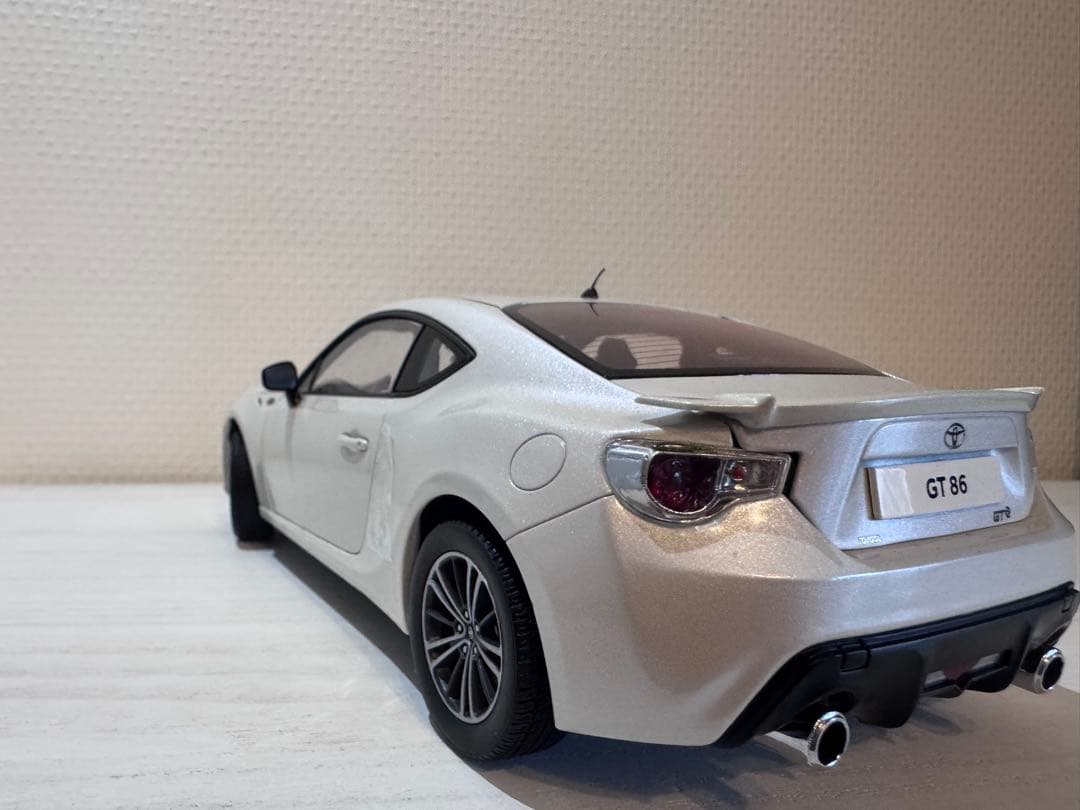 トヨタ86 ミニカー 白　 1/18
