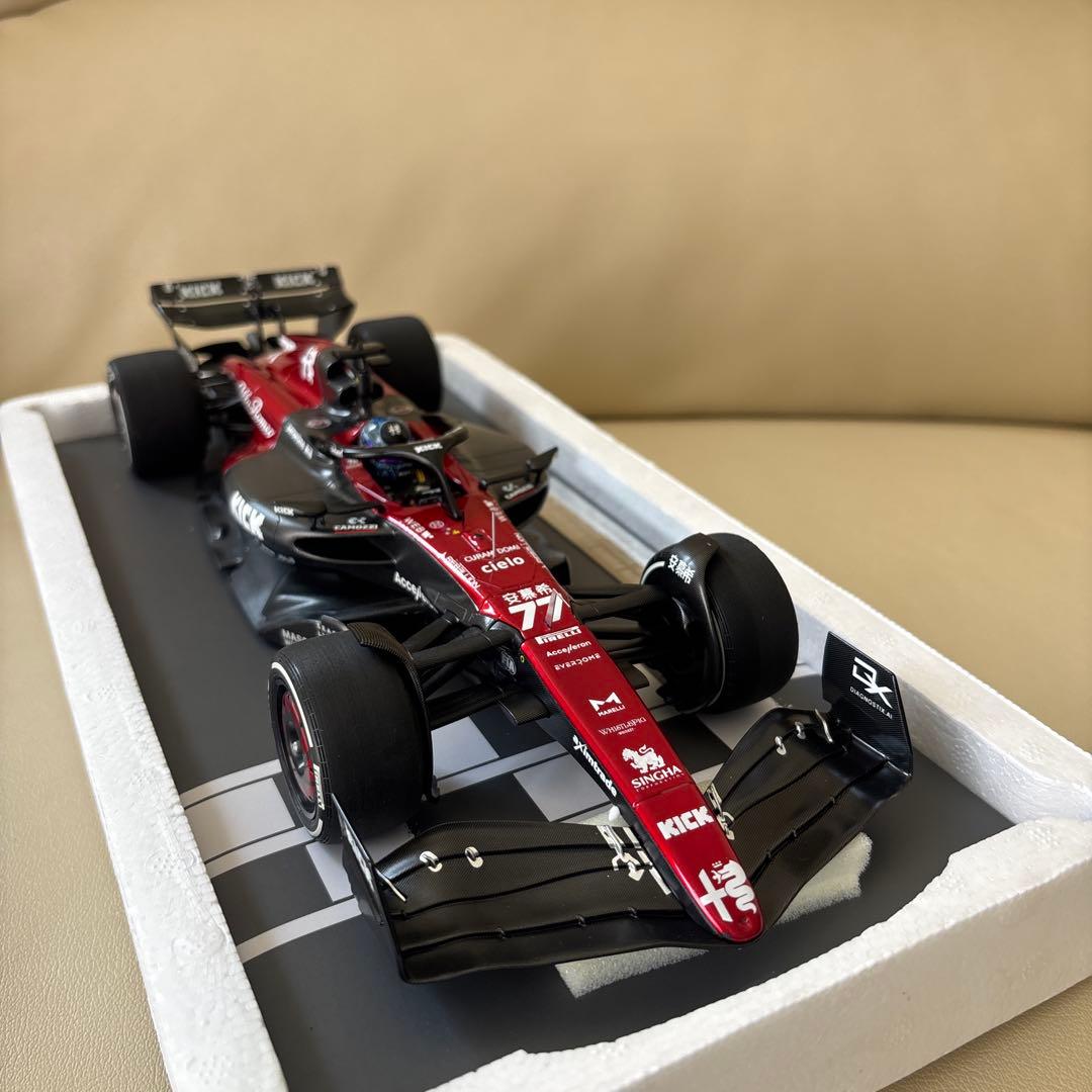 E-m-Y 様 1/18ミニチャンプス アルファロメオC43 V.ボッタス