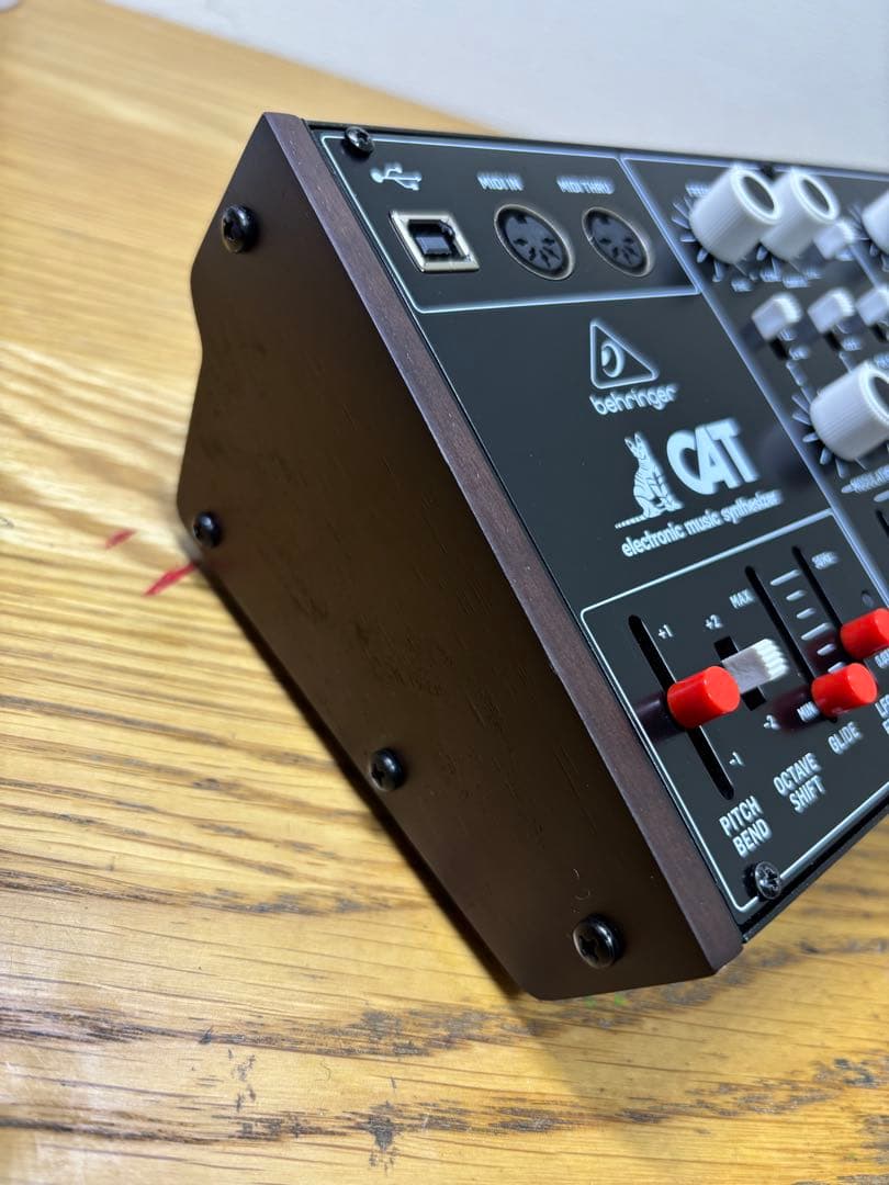 BEHRINGER CAT アナログシンセサイザー