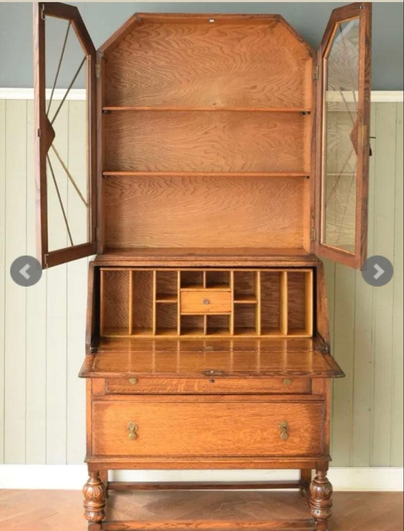 イギリスから届いたアンティークの本棚付きデスク、ビューロー