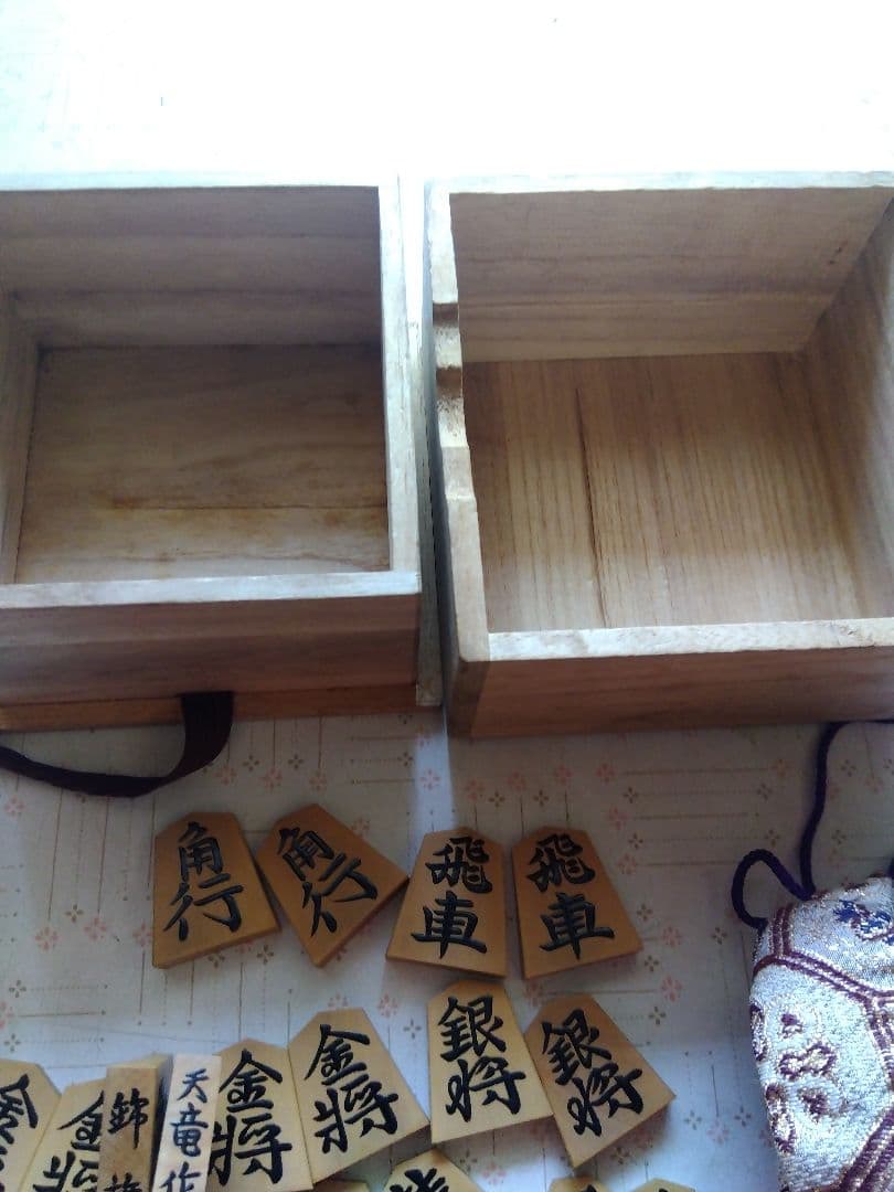 盛り上げ駒天竜作錦旗の書体
