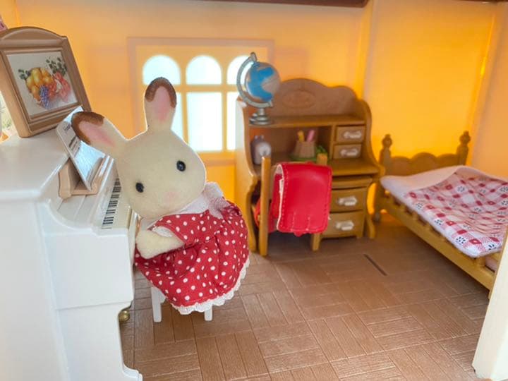 【タイムセール！全ての小物付き】シルバニアファミリー　あかりの灯る大きなお家