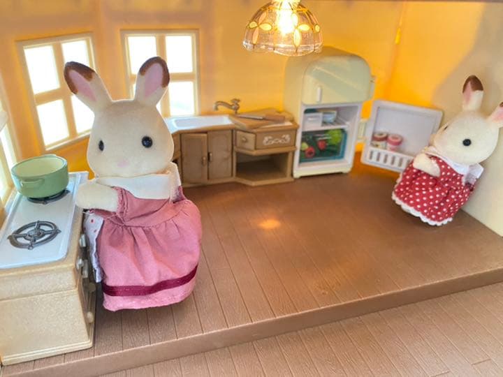 【タイムセール！全ての小物付き】シルバニアファミリー　あかりの灯る大きなお家