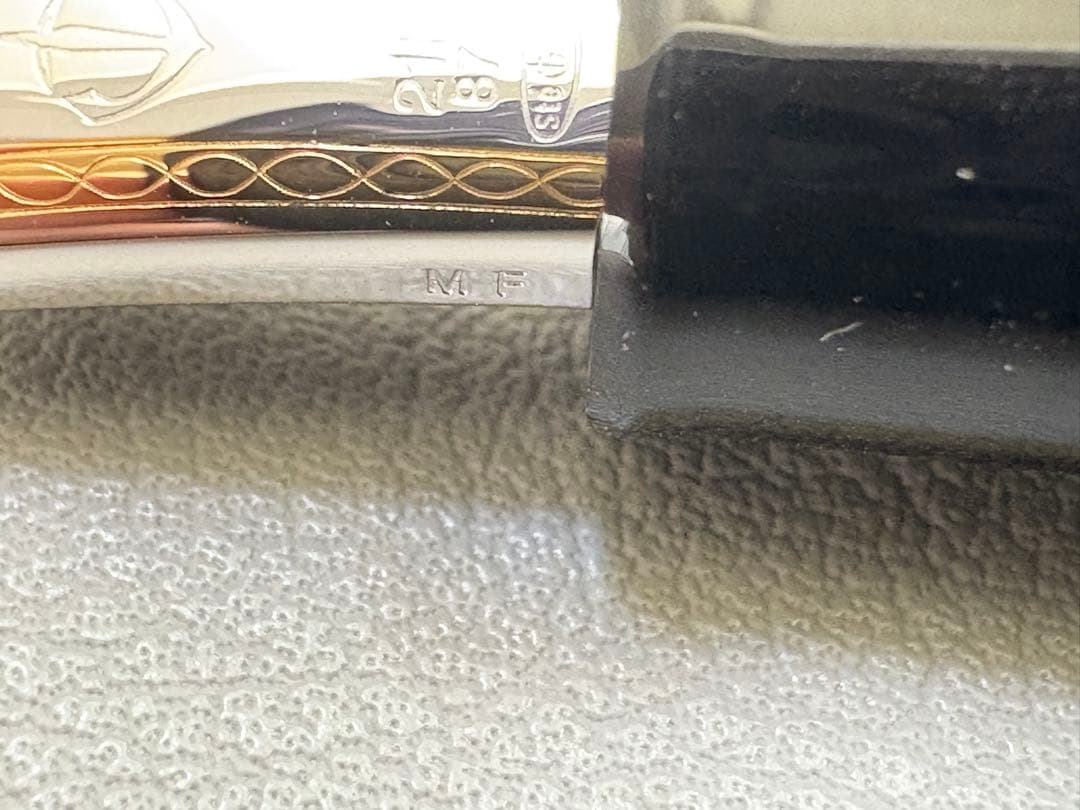美品　SAILOR 万年筆 黒 プロフェッショナルギア　中細