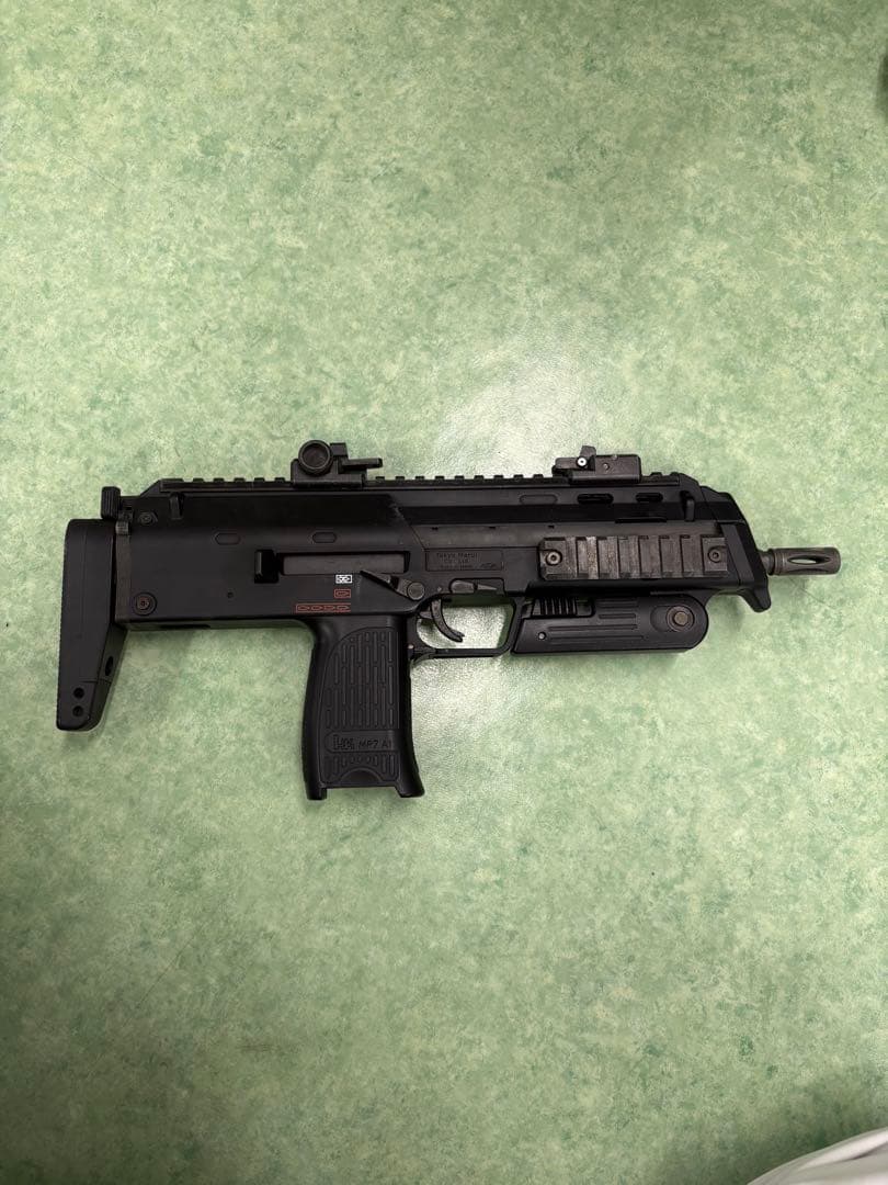 東京マルイ MP7 電動ガン マガジン3本　バッテリー　充電器付き