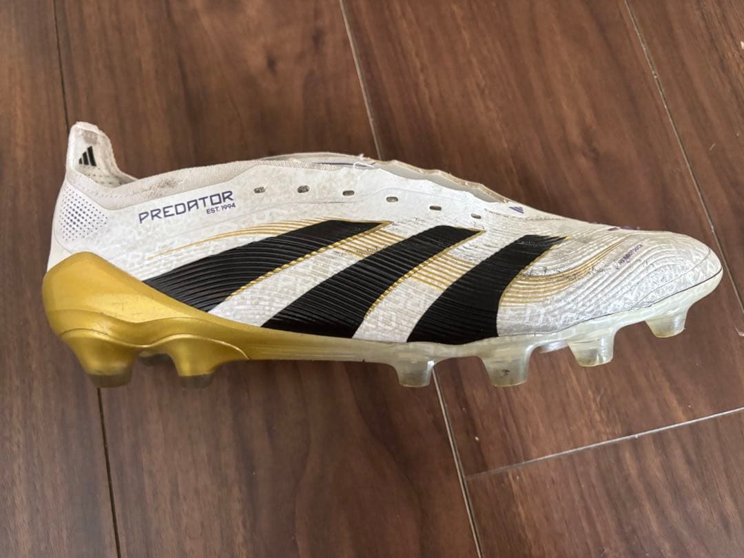 adidas Predator サッカーシューズ ホワイト/ブラック/ゴールド