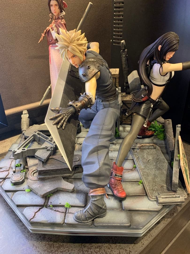 F4studio  ファイナルファンタジーVII   大型　スタチュー