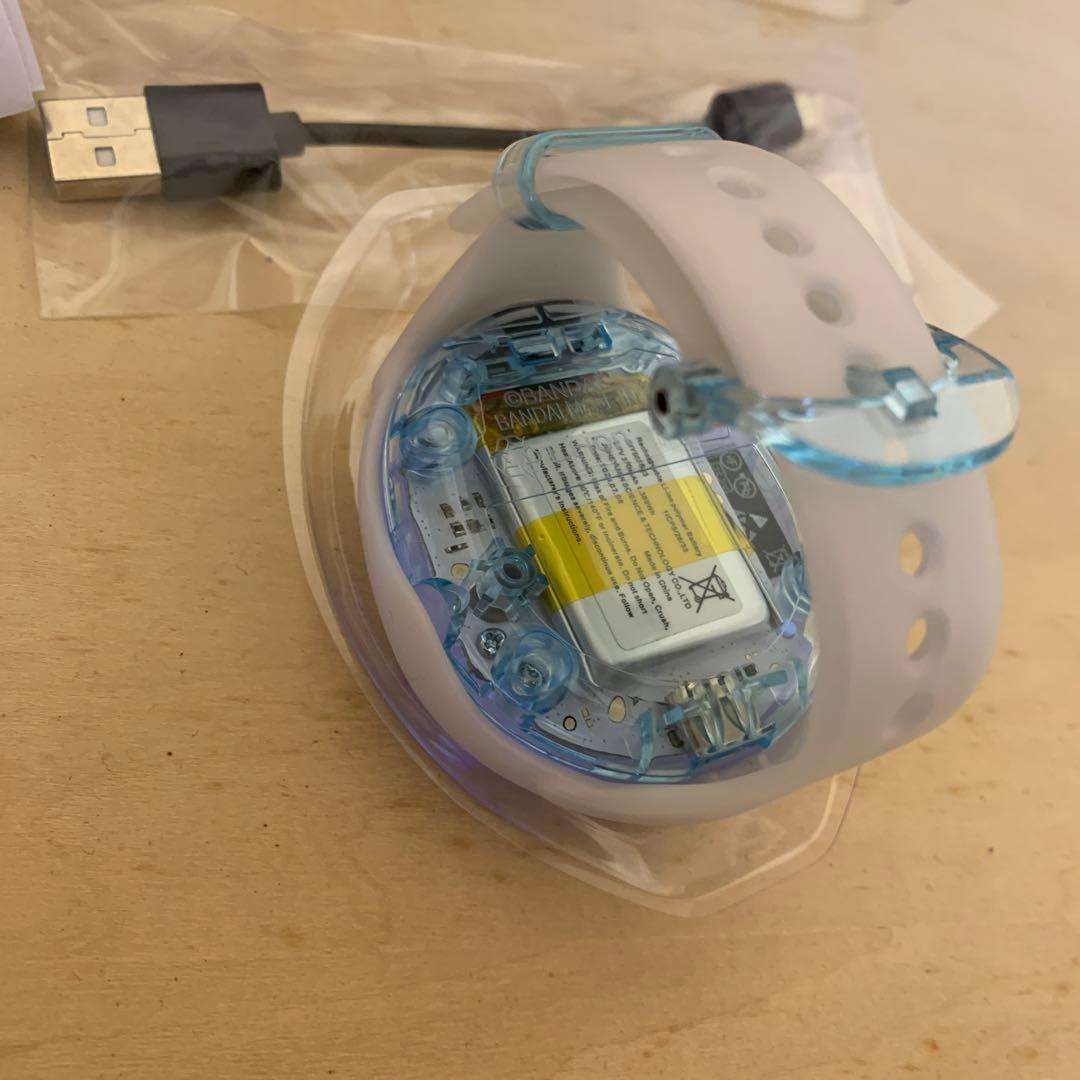 Tamagotchi Uni プリズムホワイト　たまごっち