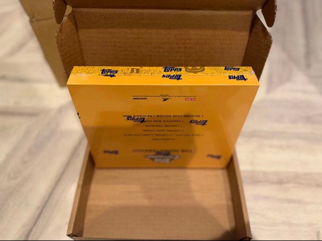 Topps Chrome The Monsters 10周年記念ボックスラブブ