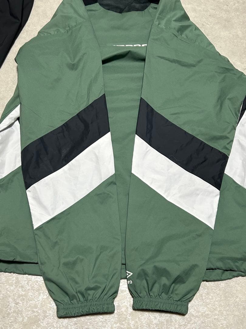 UMBRO ピステ・ウィンドブレーカー グリーン/ブラック　セットアップ XL