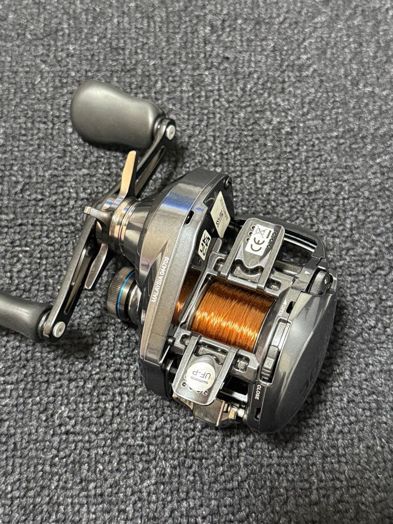 シマノ　ベイト　22 SLX DC XT 70HG 右ハンドル　リール