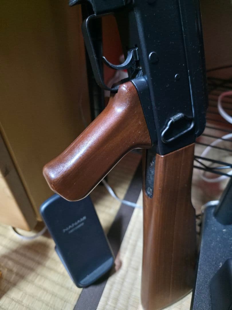 AK-47電動マルイ、やや使用感あり、充電器附属 値段交渉受け付けます