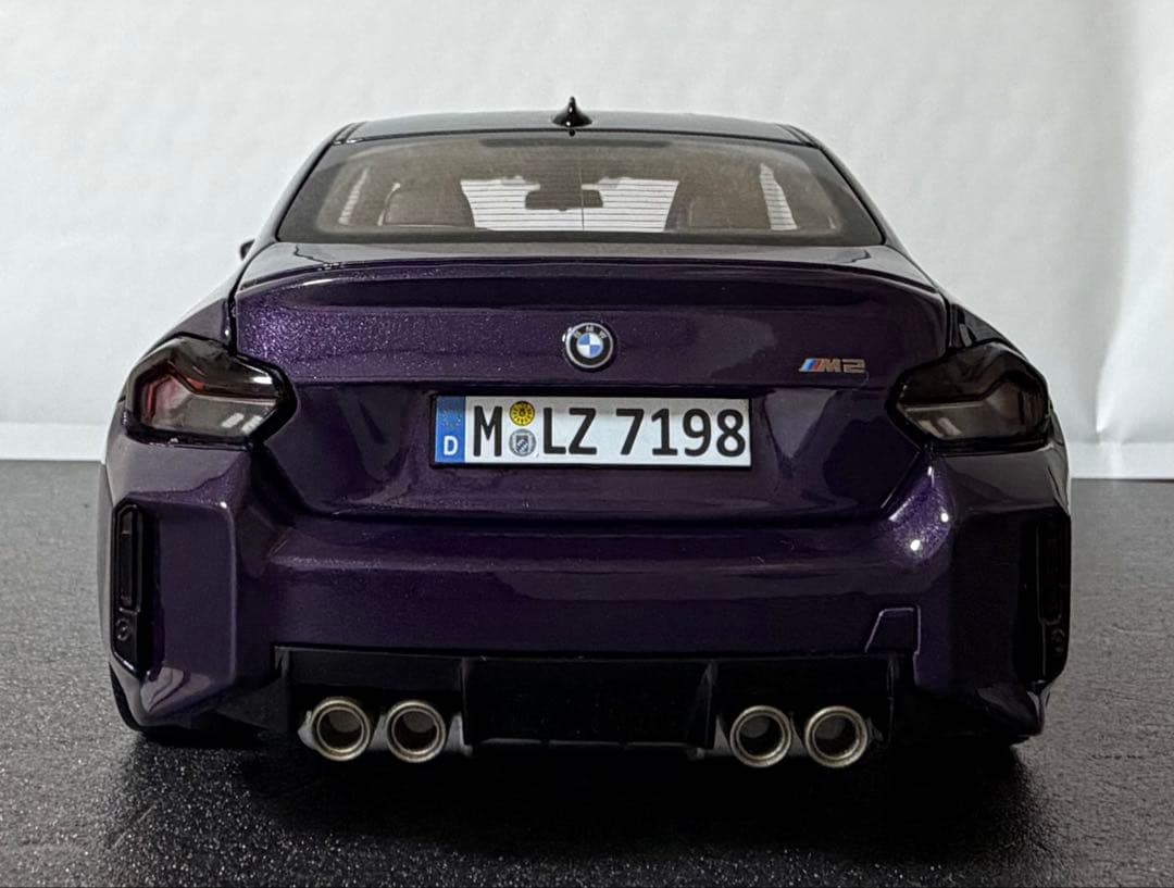 【新品同様】ミニチャンプス M2クーペG87 2023 パープル 1/18