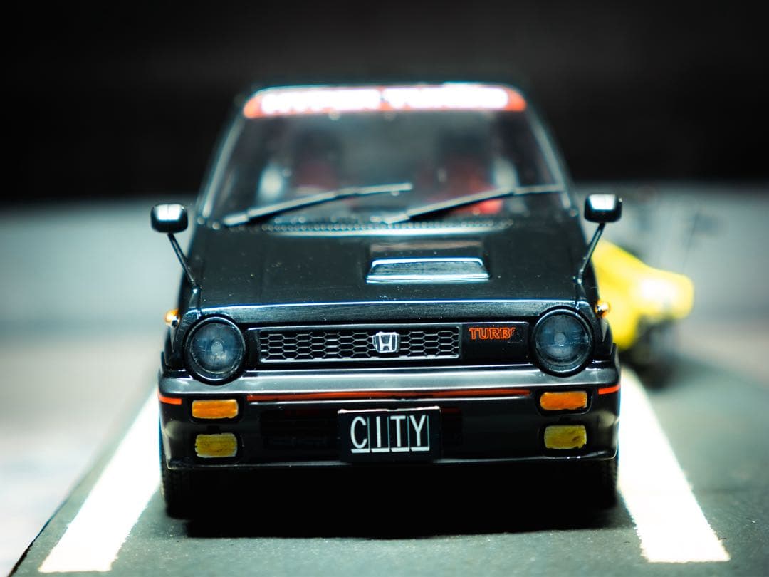 塗装完成済ジオラマケース付き　タミヤ　ホンダシティ　ターボ 1/24