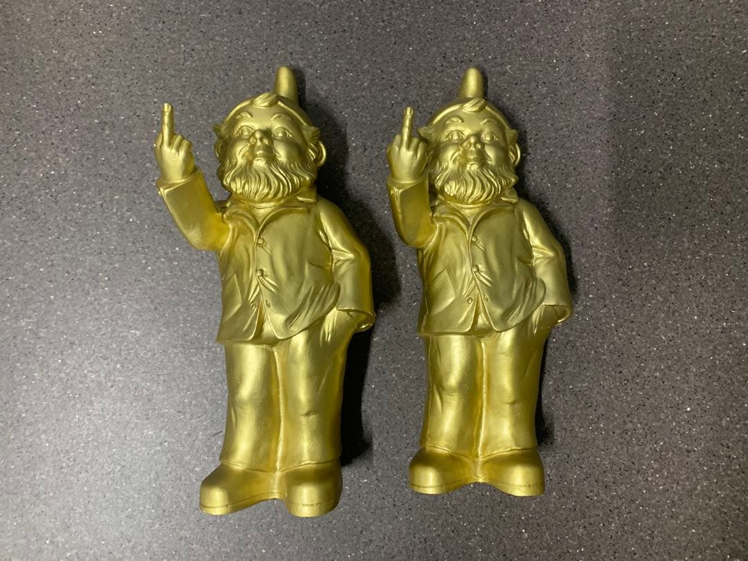 Unconventional Dwarf by Ottmar Hor アート