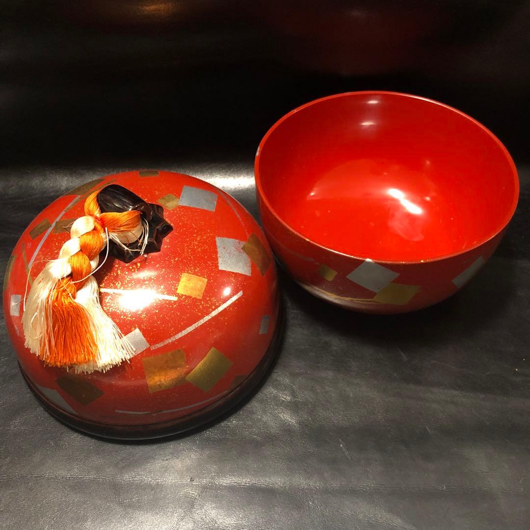 美しい古美術品◼️蔵から雅な美しい漆塗りの特大サイズの丸い入れ物が出て来ました。