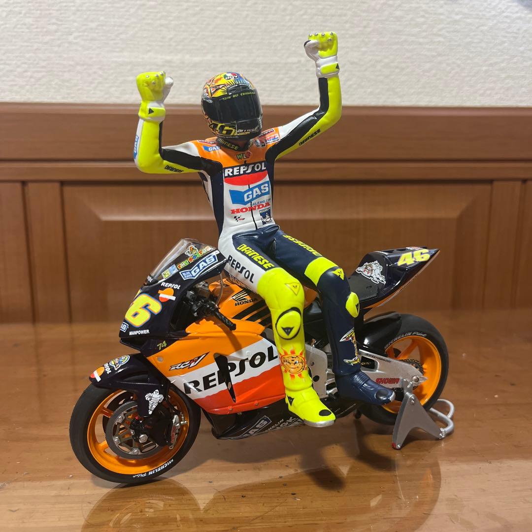 バレンティーノ・ロッシ フィギュア MotoGP 2002 2,568個限定