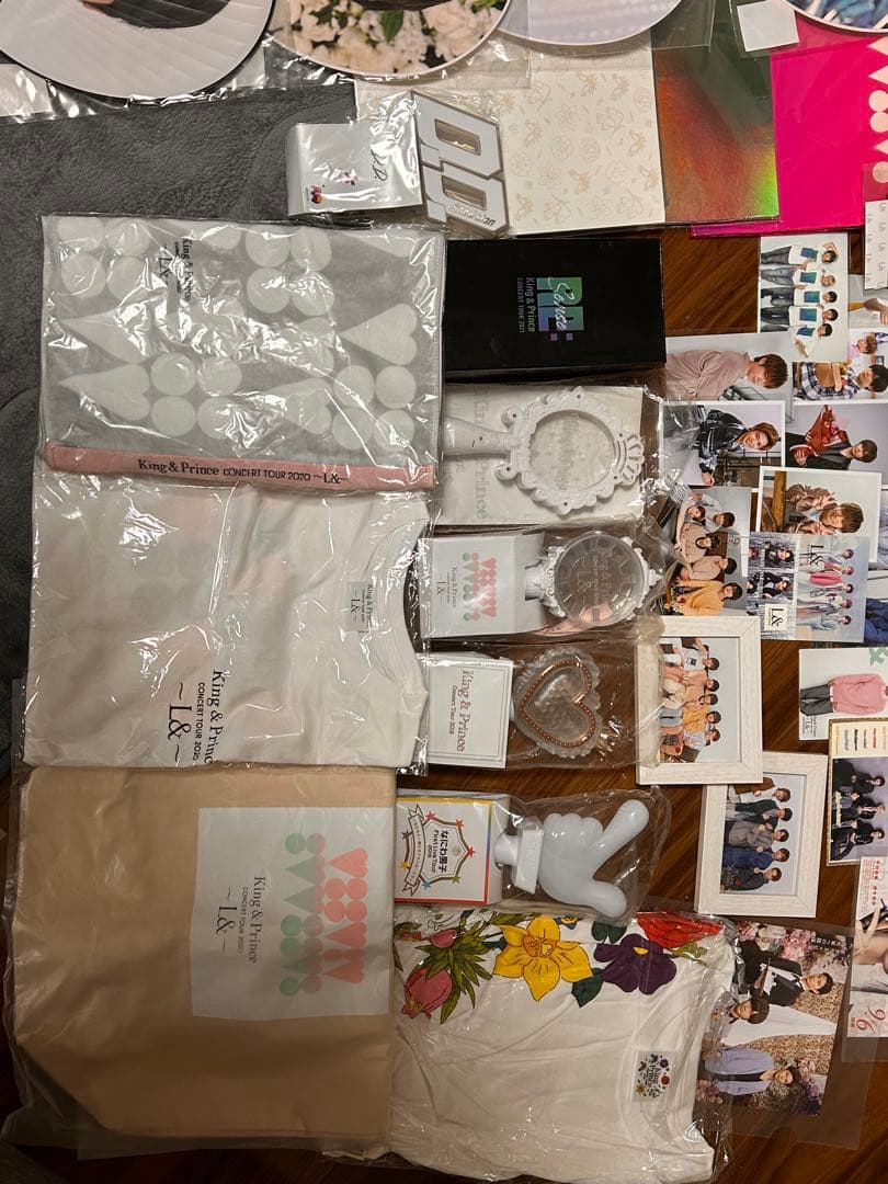 アイドルグッズセット（ファン用うちわ・写真・雑貨）