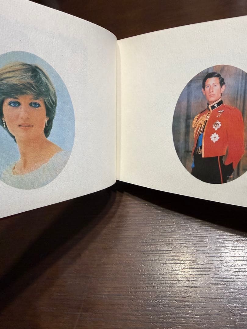 英国王室チャールズ皇太子 ダイアナ妃 ご結婚記念切手&クラウン貨